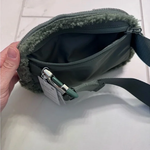 NWT lululemon fleece belt bag - Picture 9 of 12